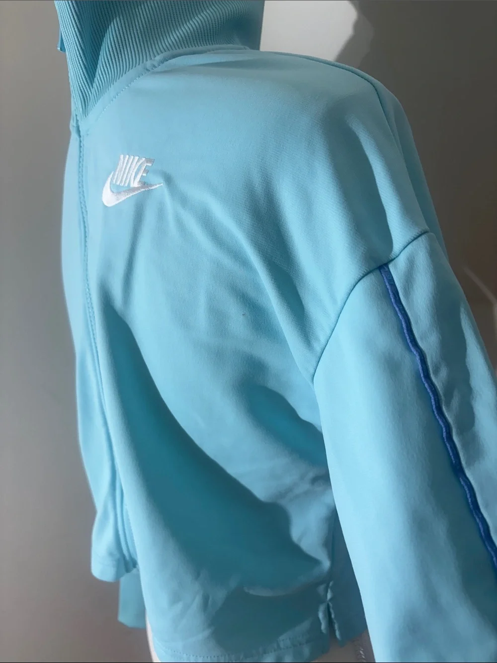 Nike embroidered Unisex Light Blue Zip-Up Jacket Child Sz XL soft interior